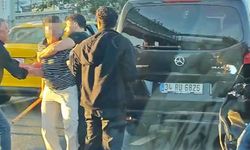 Trafik kazası sonrası çıkan yumruklu ve sopalı kavga kamerada
