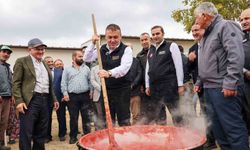 Vali Sözer salça kazanı başına geçti