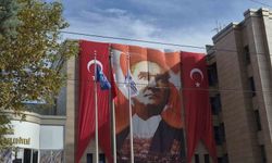 29 Ekim öncesi binalar dev Türk bayraklarıyla donatıldı