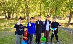 6 çocuk mahallelerini temizlemek için kolları sıvadı