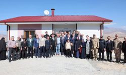 AFAD konutlarının anahtarları hak sahibi ailelere teslim edildi