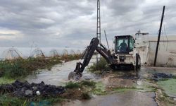 Akdeniz Belediyesi ekipleri sağanak yağışa karşı 10 noktada müdahale etti
