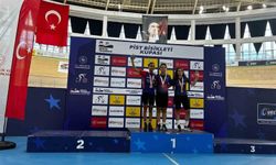 Akhisarlı genç bisikletçiler Konya'dan madalyalarla döndü