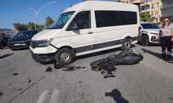 Alanya'da motosiklet ile minibüs çarpıştı: Üniversite öğrencisi genç kız hayatını kaybetti
