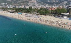 Alanya'da yazdan kalma gün: Ekim ayı sonunda deniz keyfi yaşanıyor
