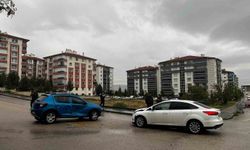 Ankara'da iki otomobil çarpıştı