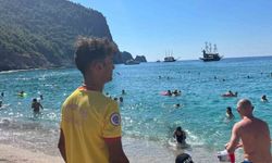 Antalya plajlarında ekim ayında yazdan kalma günler