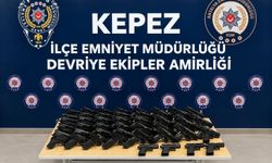 Antalya'da 32 tabanca ve 30 şarjör ele geçirildi