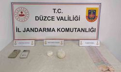 Araçta gizli bölmede uyuşturucuya 2 gözaltı