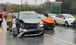 Arnavutköy'de sağanak yağışta 5 araç birbirine girdi: 2 yaralı