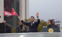 Ataşehir'de 29 Ekim coşkuyla kutlandı: 'Ülkemizi Cumhuriyet'e yakışır şekilde ileri taşımaya devam edeceğiz'