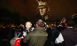 Atatürk'ün portresi 1000 drone ile gökyüzüne işlendi