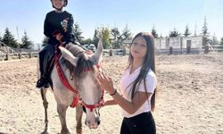 Atlarla vakit geçiren çocuklar teknolojiye mesafe koyuyor
