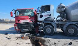Avcılar'da beton mikserlerinin karıştığı kazada iki kişi yaralandı