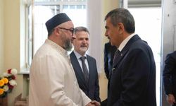 Bakan Tekin, Tiflis'te Gürcistan Müslümanları İdaresi'ni ziyaret etti