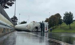 Bakırköy'de LNG yüklü tanker yan yattı, yol trafiğe kapatıldı