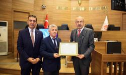 Başkan Gülsoy mazbatasını aldı
