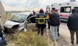 Batman'da araç duvara çarptı: 2 yaralı