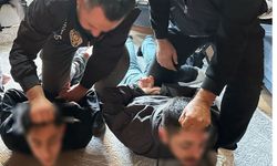 Bayrampaşa'da otomobilin önünü kesip araçtaki 7 kilogram altın ve yüklü miktardaki parayı çaldılar
