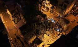 Beyoğlu'nda 5 katlı bina çöktü: Arama çalışmaları devam ediyor