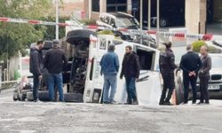 Beyoğlu'nda kontrolden çıkan kamyon yan yattı