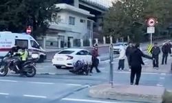 Beyoğlu'nda otomobil motosikletle çarpıştı: 1 yaralı