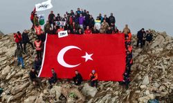 Bingöl'de Cumhuriyet Bayramı etkinlikleri kapsamında Sülbüs Dağı'na zirve tırmanışı