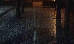 Bingöl'de dolu etkili oldu, şimşekler geceyi aydınlattı