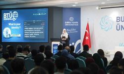 BTÜ'nün konuğu Lauren Booth: Kimlik bu dünyadaki en değerli varlığınızdır