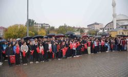 Bulanık'ta 200 metrelik Türk bayrağıyla yürüyüş düzenlendi