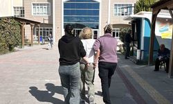 Burdur'da araçların önüne atlayıp polise saldırmaya çalışan kadın adliyeye sevk edildi