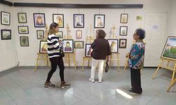 Burhaniyeli 85'lik ressam Edremit' te sergi açtı