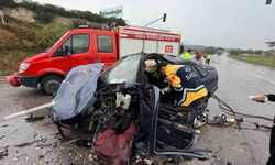Bursa-Yalova kara yolunda kamyon ile otomobil çarpıştı: 2 yaralı