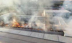 Bursa'da mobilya fabrikasında büyük yangın...30 itfaiye ve tanker olay yerinde