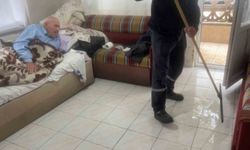 Bursa'da yağmur suları apartmanları bastı: 90 yaşındaki vatandaş mahsur kaldı
