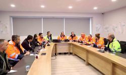 Büyükçekmece Belediyesi, sağanak yağış ve fırtınaya karşı çalışmalarını aralıksız sürdürüyor