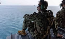 CENTCOM Komutanı Cooper, Hürmüz Boğazı üzerinden helikopterle uçuş gerçekleştirdi