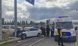 Çorum'da minibüs otomobille çarpıştı: 6 yaralı
