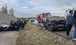 Çorum'da otomobil ile cip çarpıştı: 4 ölü, 2 yaralı