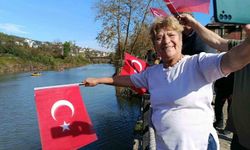 Cumhuriyet coşkusu kanolarla Bartın Irmağı'na taşındı