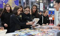 Denizli TÜYAP Kitap Fuarı'nda yazar yağmuru sürüyor