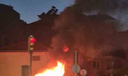 Denizli'de seyir halindeki otomobil alev topuna döndü
