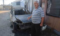 Depremzede vatandaş, camını kaldırım taşıyla kırdıkları otomobilini çalıştırırken yaktıklarını iddia etti