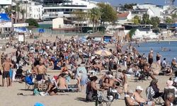 Didim'de ekim ayının son günlerinde deniz keyfi sürüyor