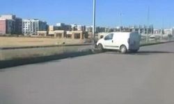 Diyarbakır'da araç refüje çıktı: 1 yaralı