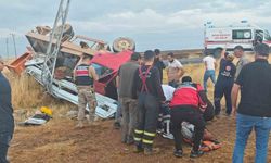 Diyarbakır'da kamyonet devrildi: 5 yaralı