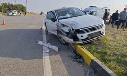 Diyarbakır'da otomobil ile tır çarpıştı: 4 yaralı