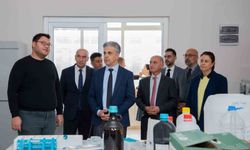 EBYÜ Rektörü Kuyrukluyıldız laboratuvarda incelemelerde bulundu