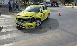 Edirne'de taksi ile motosiklet çarpıştı: 2 yaralı