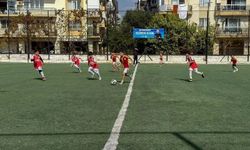 Efeler'de minik sporcular kıyasıya mücadele etti